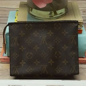 Vintage Louis Vuitton Toiletry 19